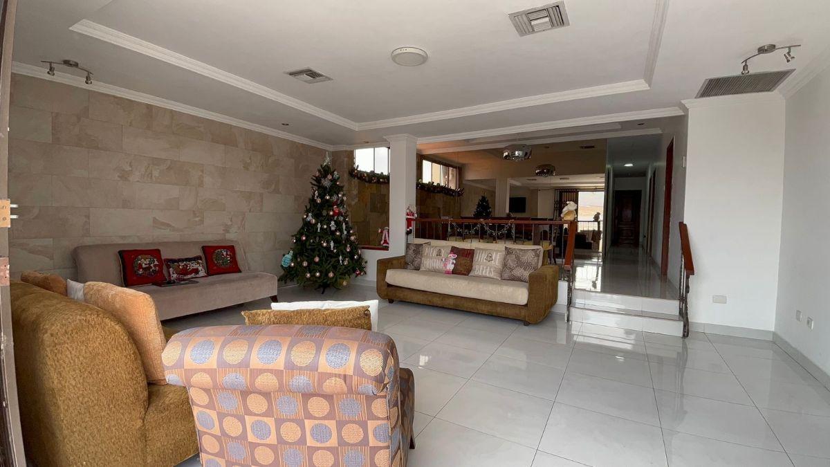 Venta Departamento Amplio, Recién Remodelado con Parqueo en Los Ceibos (Gim), Guayas — imagen 9