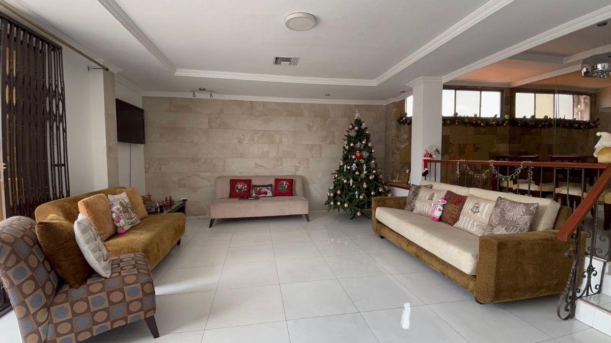 Venta Departamento Amplio, Recién Remodelado con Parqueo en Los Ceibos (Gim), Guayas — imagen 8