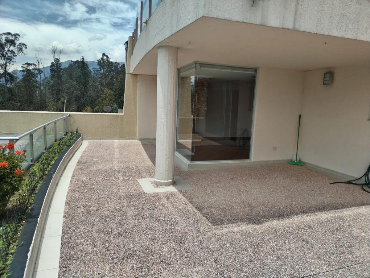 Lomas de Monteserrin Departament 3 Dorm. Venta con Terraza 231 m Totales 2 Parqueos y Bodega — imagen 9