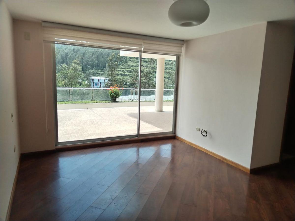 Lomas de Monteserrin Departament 3 Dorm. Venta con Terraza 231 m Totales 2 Parqueos y Bodega — imagen 8