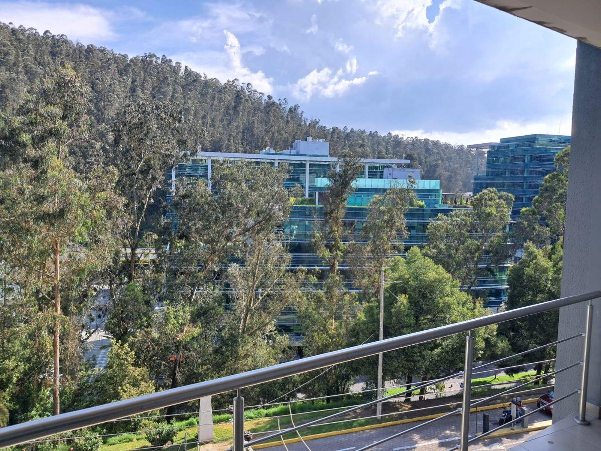 Lomas de Monteserrin Departament 3 Dorm. Venta con Terraza 231 m Totales 2 Parqueos y Bodega — imagen 6