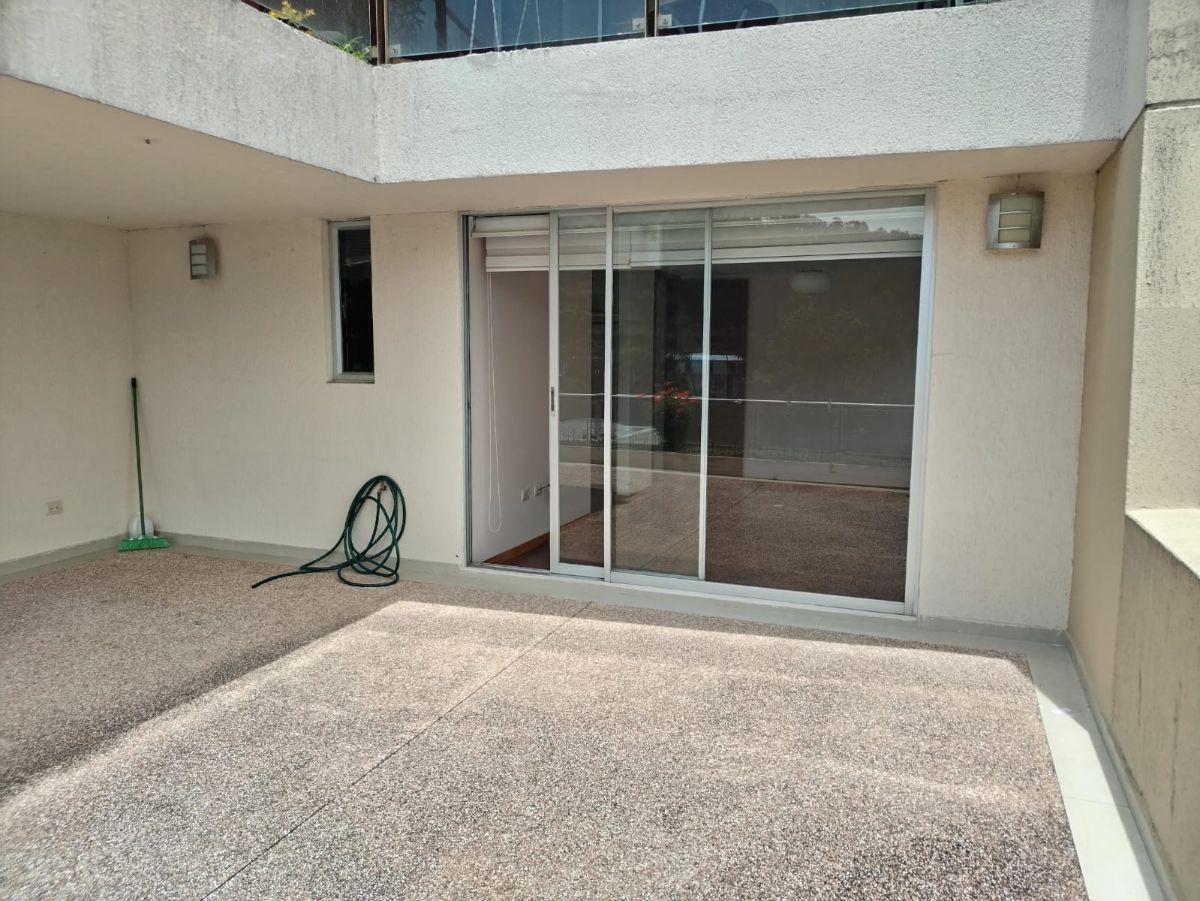 Lomas de Monteserrin Departament 3 Dorm. Venta con Terraza 231 m Totales 2 Parqueos y Bodega — imagen 4
