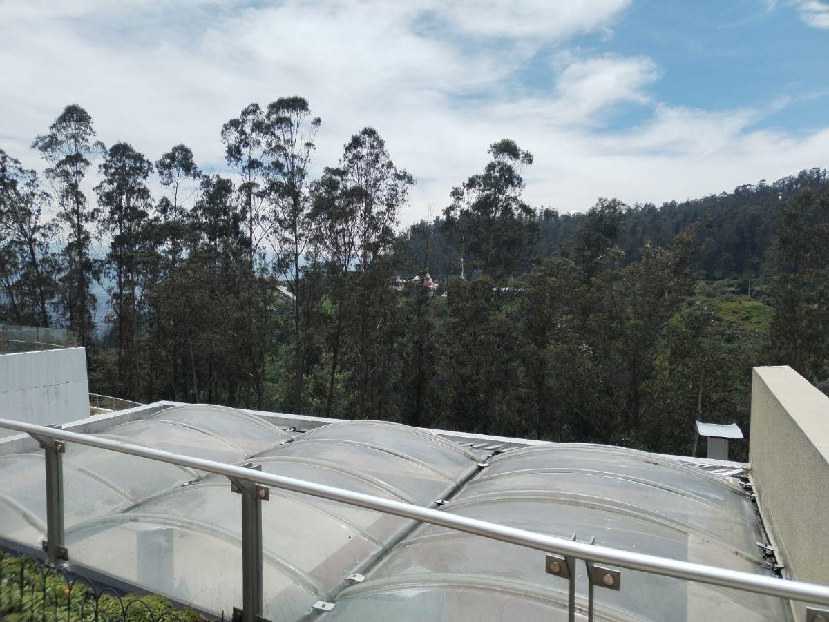 Lomas de Monteserrin Departament 3 Dorm. Venta con Terraza 231 m Totales 2 Parqueos y Bodega — imagen 2