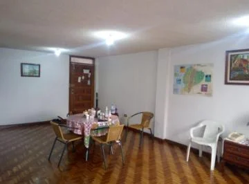 Venta Edificio de 4 Departamentos 2 Locales Comerciales, Oportunidad de Inversión Sector Pio — imagen 2