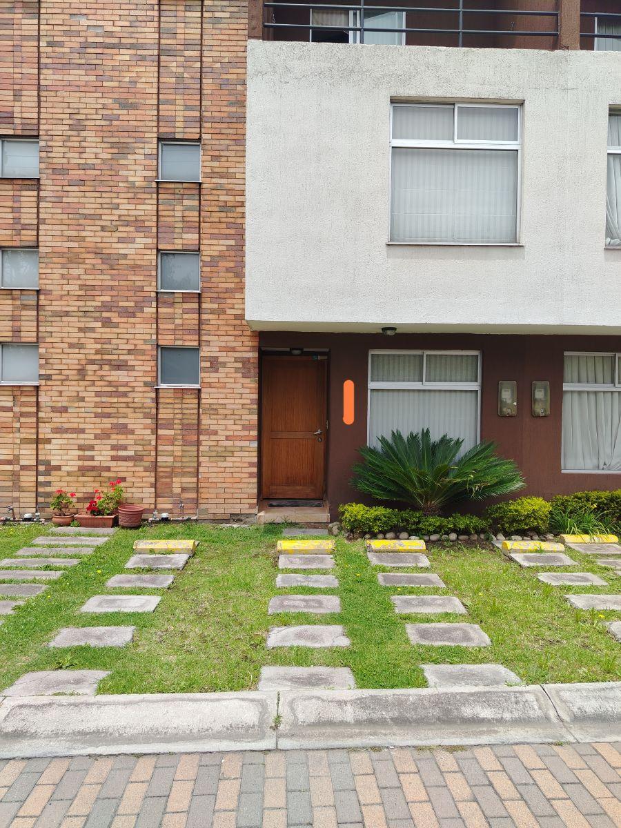 Vendo Casa en Conjunto Tres Plantas 4 Dormitorio Sector La Armenia/valle de Los Chillos — imagen 9