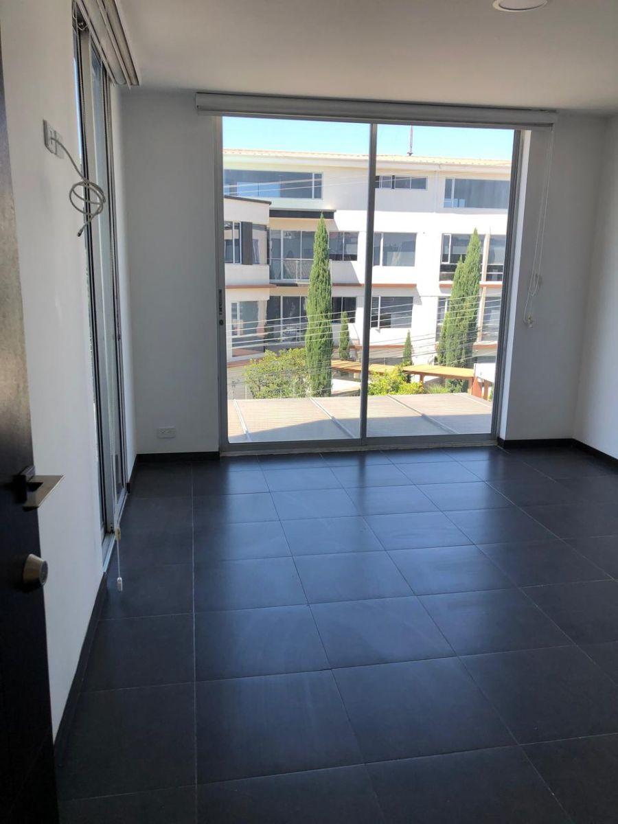 Departamento Duplex con Excelente Ubicación 2 Dorm. en El Centro de Cumbayá — imagen 10