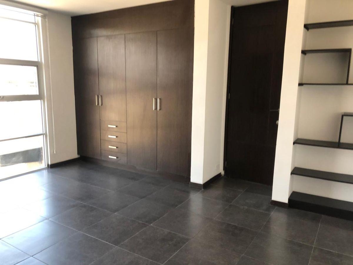 Departamento Duplex con Excelente Ubicación 2 Dorm. en El Centro de Cumbayá — imagen 8