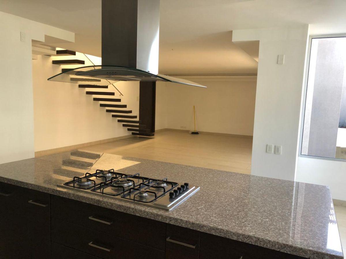 Departamento Duplex con Excelente Ubicación 2 Dorm. en El Centro de Cumbayá — imagen 7