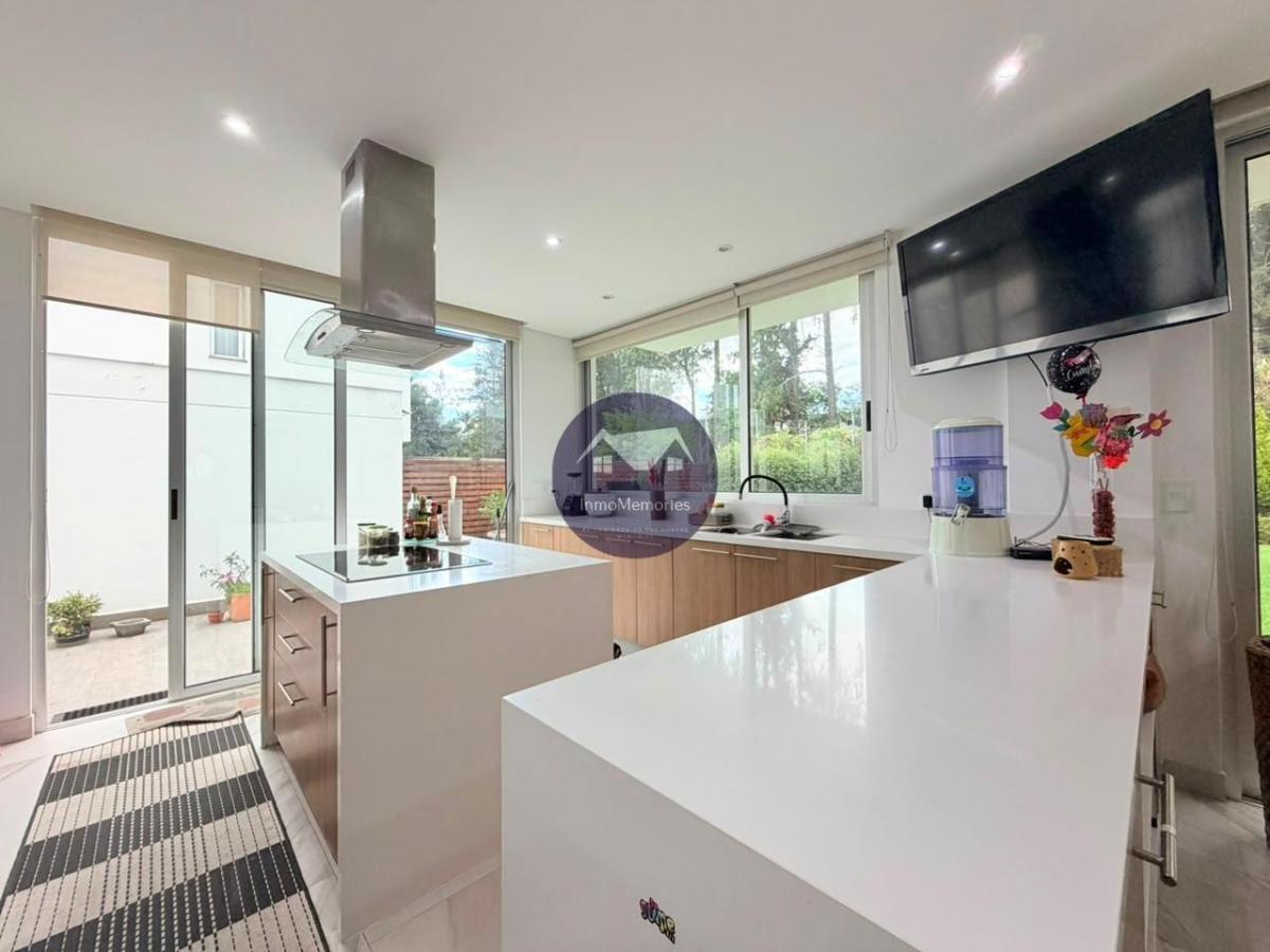 Hermosa Casa en Venta, Conjunto Exclusivo, Sector Rancho San Francisco — imagen 3