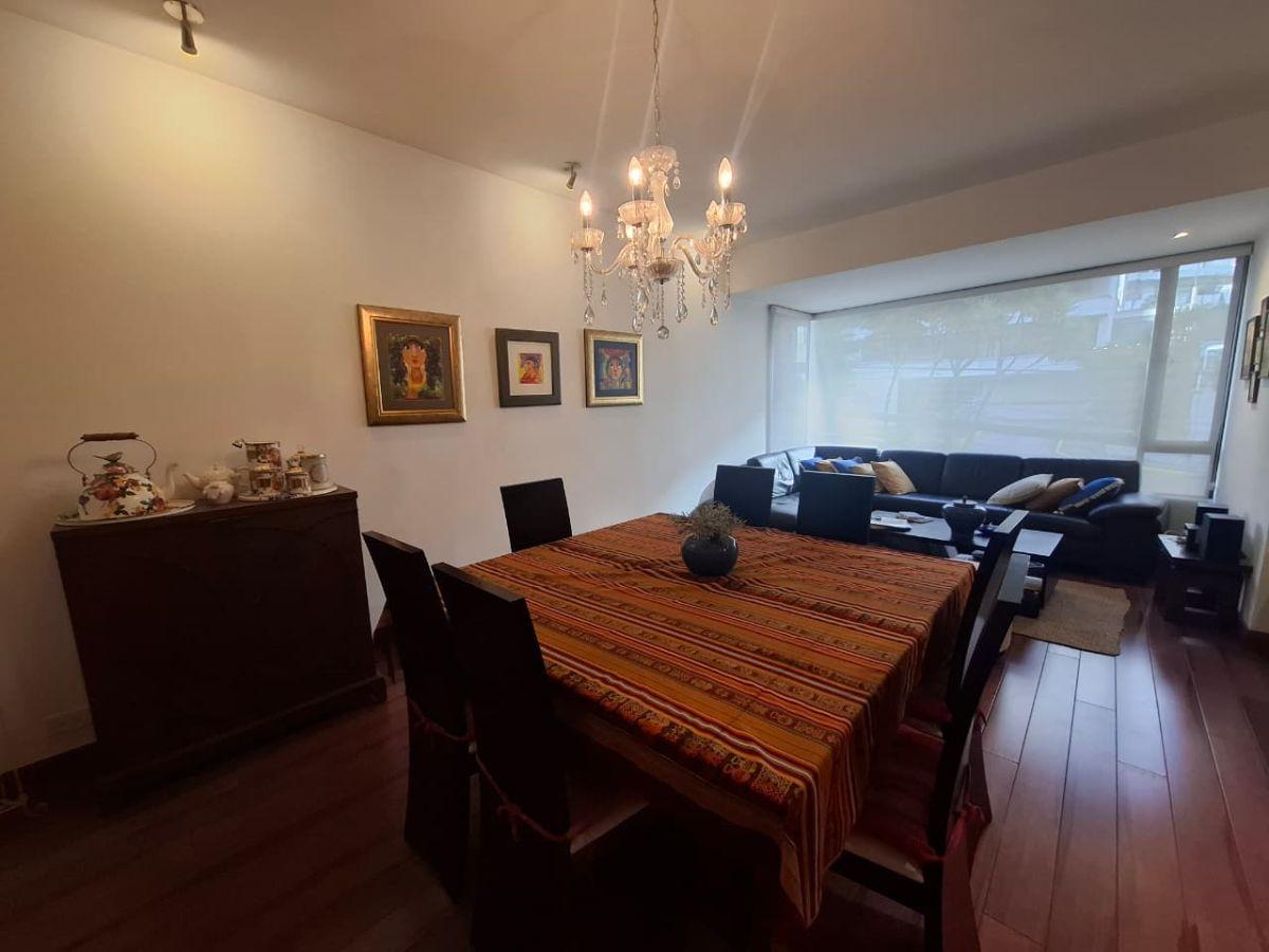 Vendo Moderno Departamento - Sector González Suárez — imagen 8