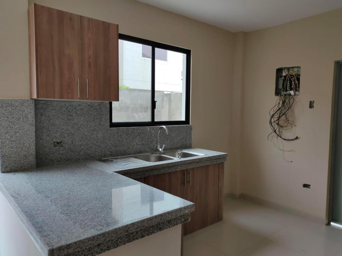 Casa de Venta en La Urbanización La Joya, Av León Febres Cordero. Guayas — imagen 2