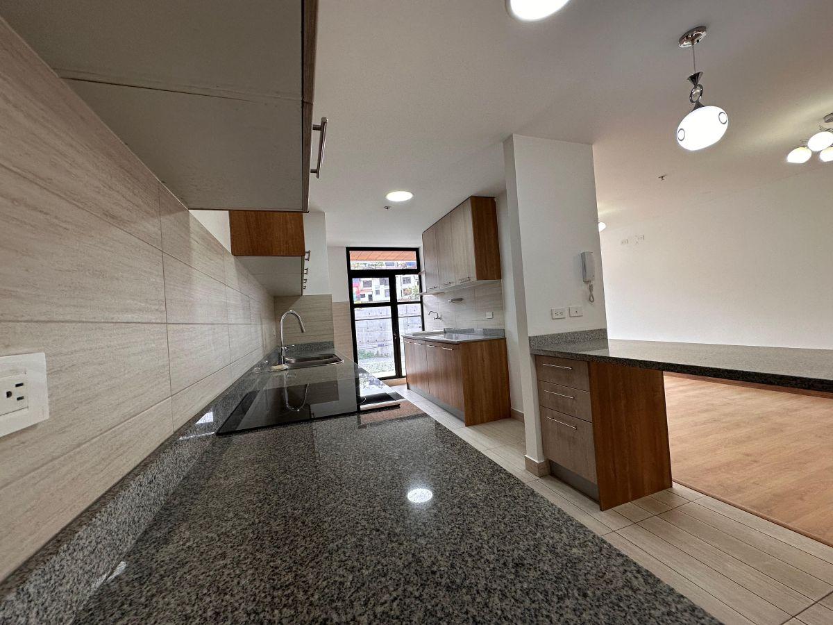 En Venta Amplio Departamento de Tres Dorm. con Balcones - La Carolina — imagen 8