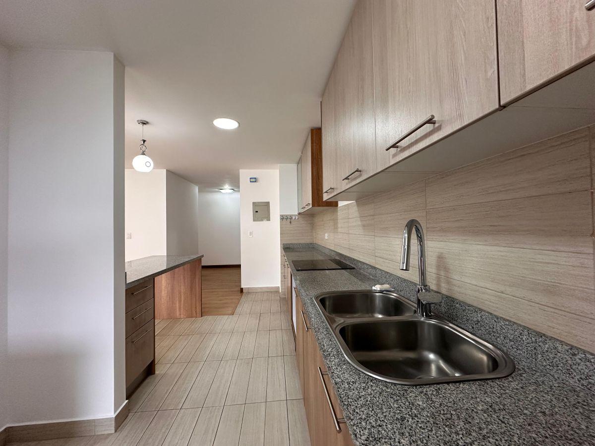 En Venta Amplio Departamento de Tres Dorm. con Balcones - La Carolina — imagen 7