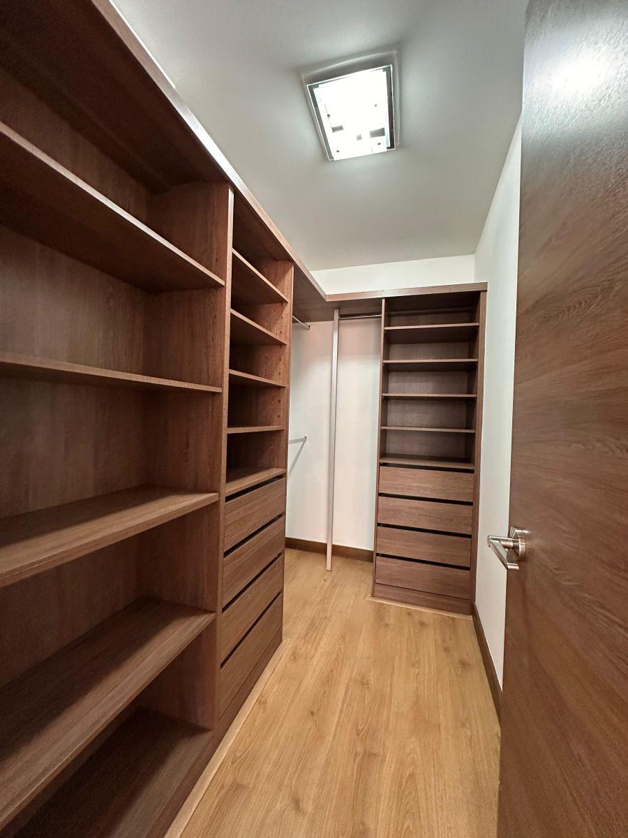 En Venta Amplio Departamento de Tres Dorm. con Balcones - La Carolina — imagen 3
