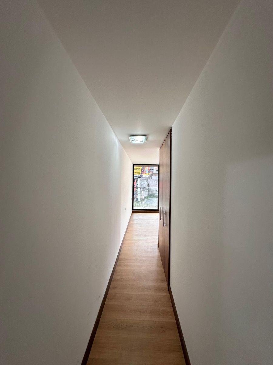 En Venta Amplio Departamento de Tres Dorm. con Balcones - La Carolina — imagen 2