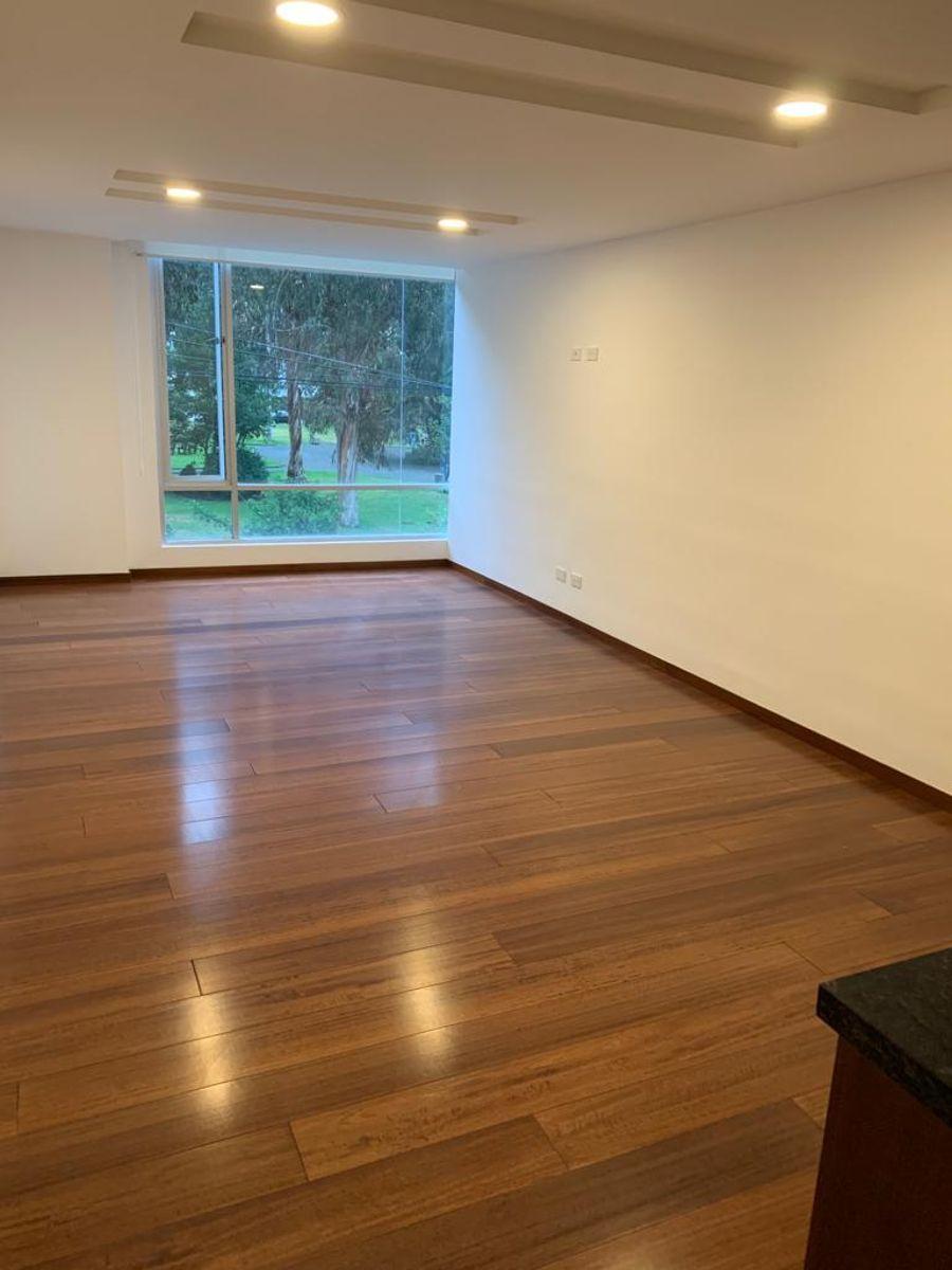 Vendo Hermoso Departamento Ubicado en El Quito Tenis, con Linda Vista, en Edificio Moderno — imagen 10