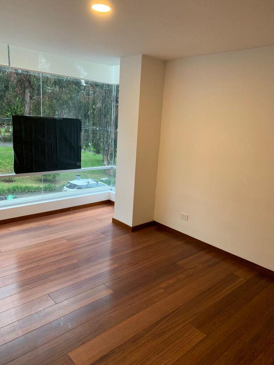 Vendo Hermoso Departamento Ubicado en El Quito Tenis, con Linda Vista, en Edificio Moderno — imagen 9