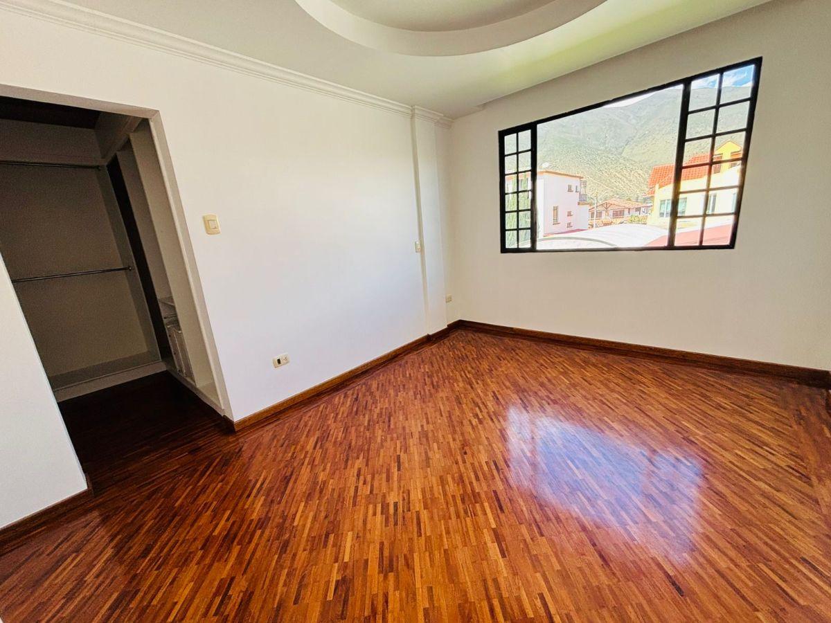 Casa en Venta en La Pampa - Pomasqui. casa en Venta – Jardines de La Pampa, Quito — imagen 2