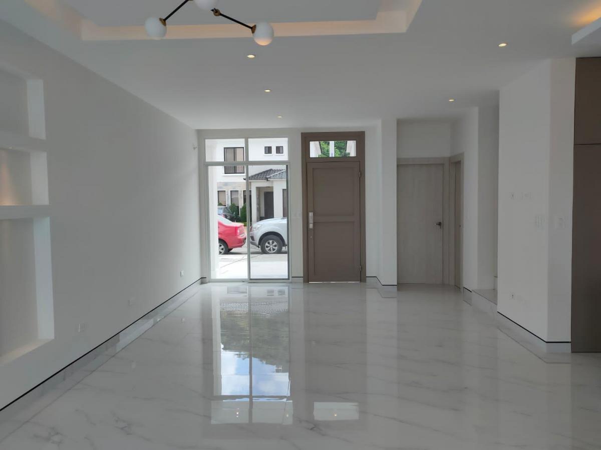 Casa de Venta en La Urbanización Porto Alegre, Vía a La Costa, de Estreno. Guayas — imagen 9