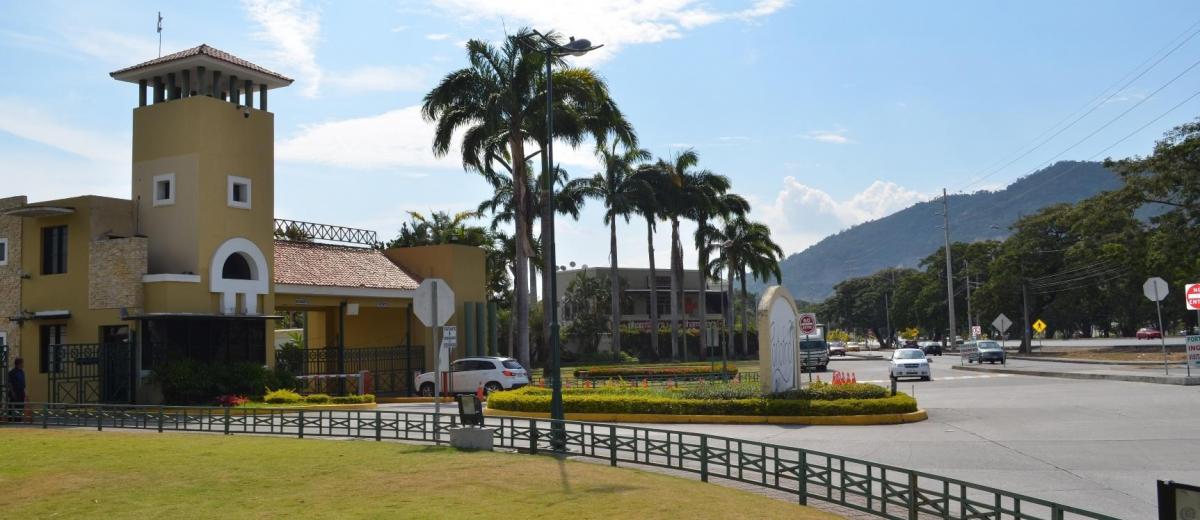 Terreno a La Venta en La Urb. Portofino, Guayas — imagen 9