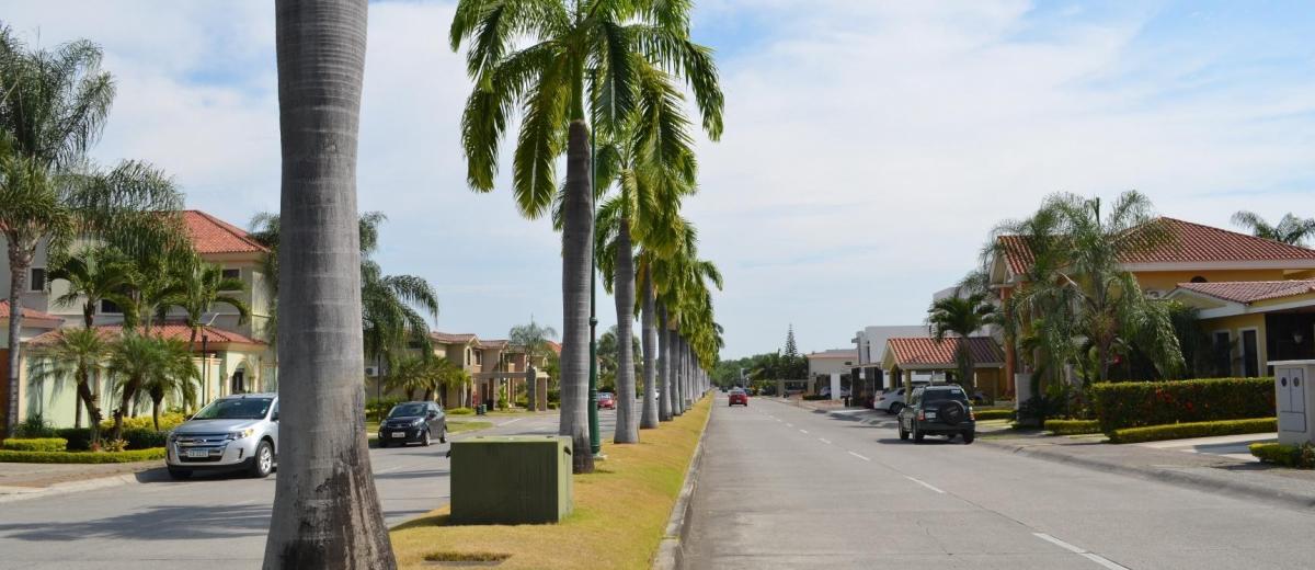 Terreno a La Venta en La Urb. Portofino, Guayas — imagen 7