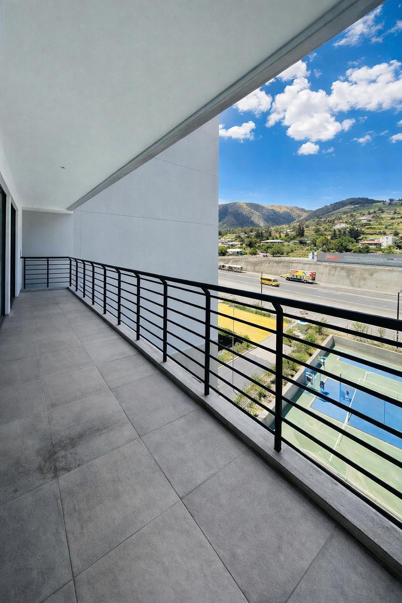 Vendo Departamento de 2 Habitaciones + Terraza (20 M²) Sector Cumbaya / Aurora — imagen 4