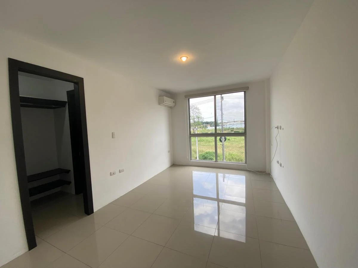 Alquilo /vendo Departamento en Puerto Azul, Guayas — imagen 8