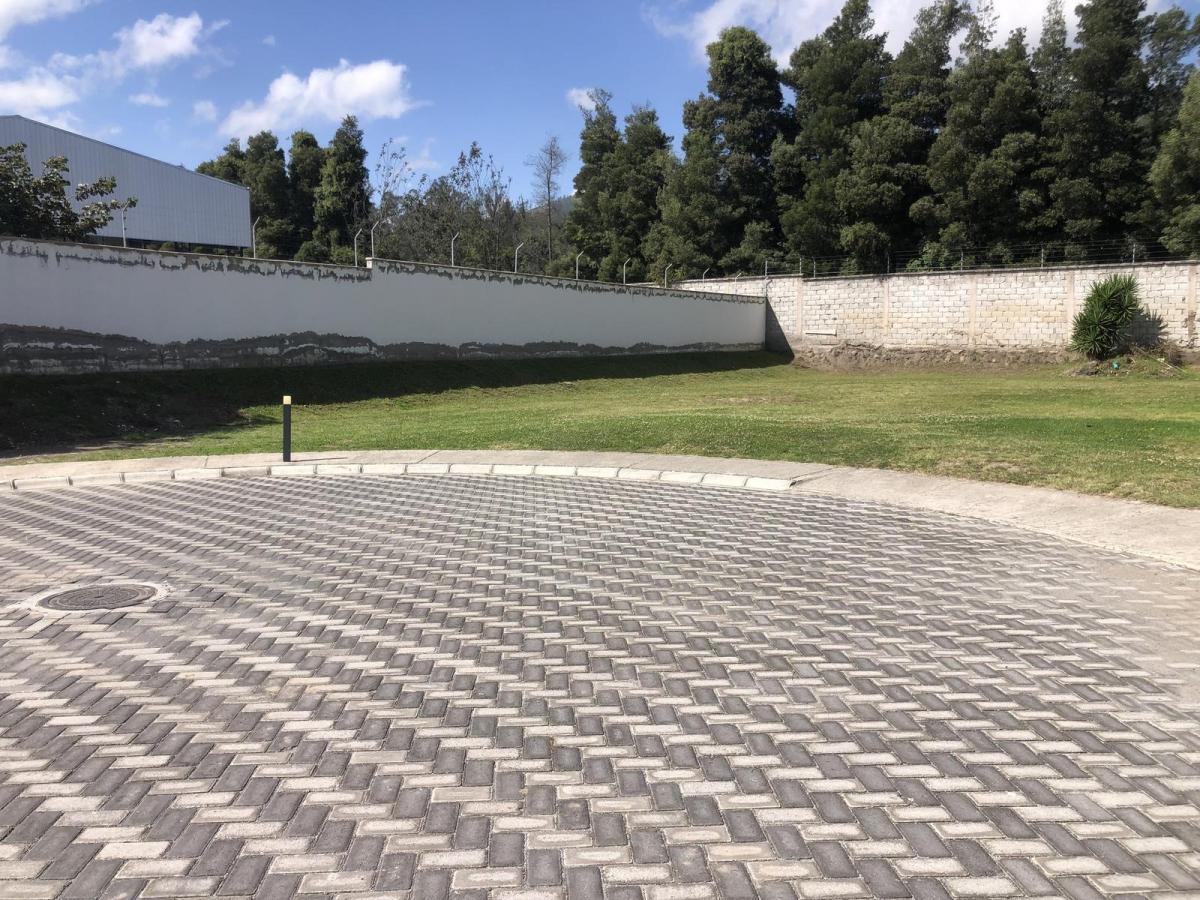 Terreno de Venta en Tumbaco, a Tres Cuadras de La Ruta Viva. Urbanización Cerrada — imagen 6