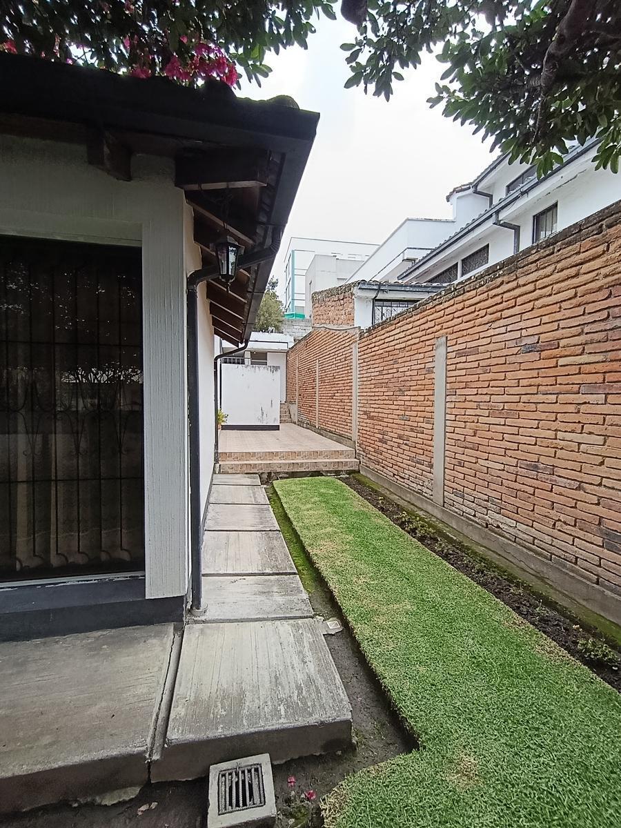 Casa 284 m² 4 Habitaciones con Amplio Terreno en El Batán — imagen 7