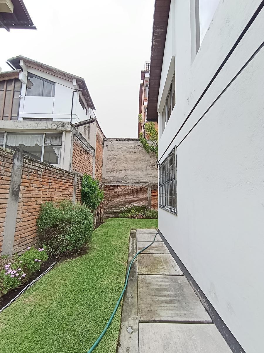 Casa 284 m² 4 Habitaciones con Amplio Terreno en El Batán — imagen 3