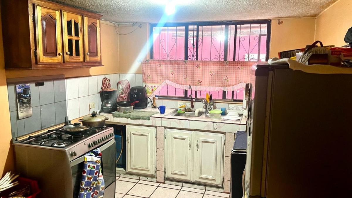 Departamento Sur de Quito Primer Piso 4 Dorm., Sala Comedor, Cocina, Parqueadero — imagen 8