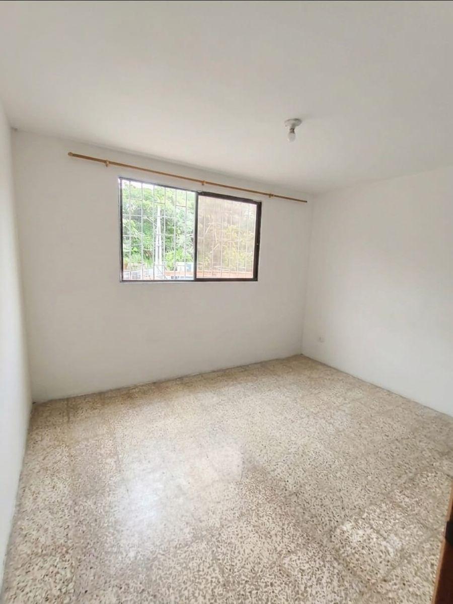 Vendo Departamento en Primer Piso Alto en Urdesa Central, Guayas — imagen 2