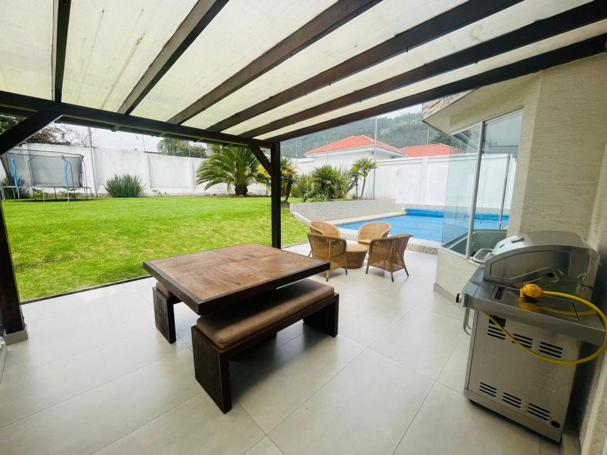 Casa de Una Planta con Piscina en Urbanización — imagen 6