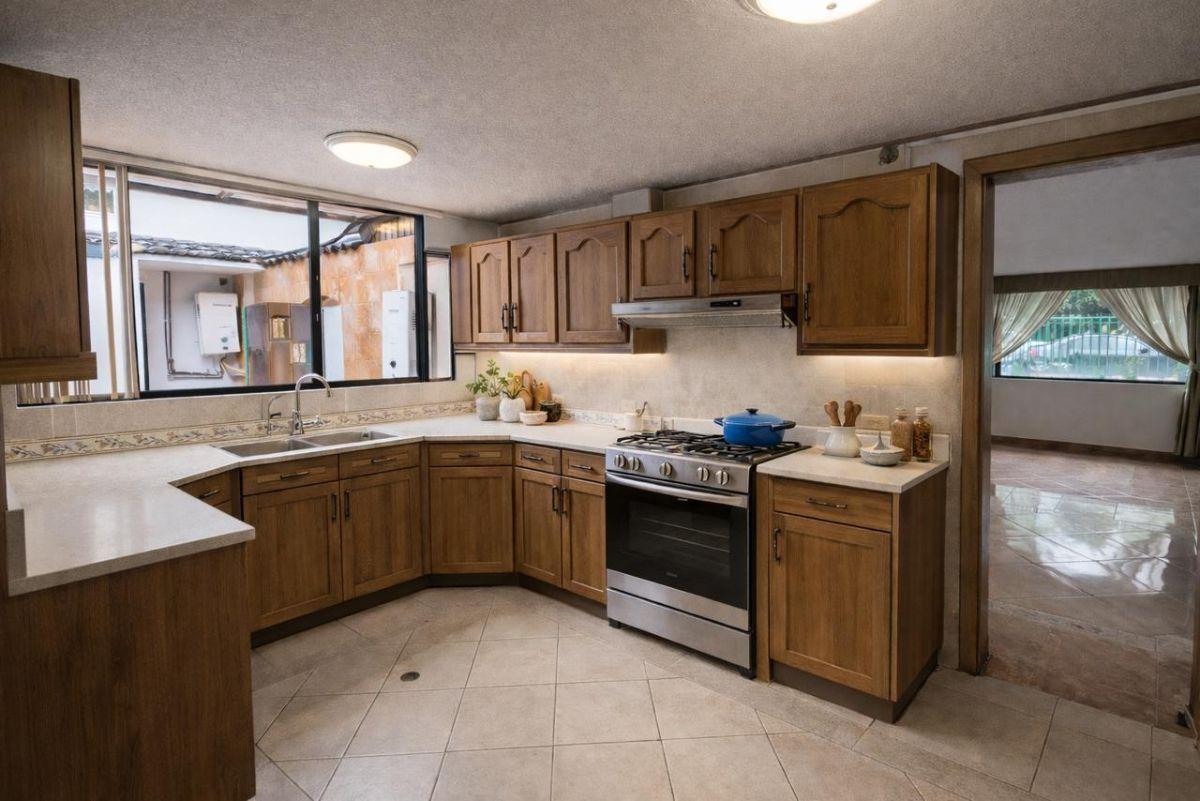 Vendo Amplia Casa en Jacarandá, 4 Dorm. Más Suit Independiente, 1 Dormitorio en Planta Baja! — imagen 9