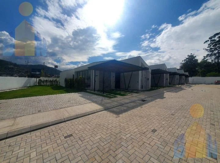 Casas de 1 Piso en El Valle de Cumbaya, Excelente Ubicación Cerca de La Ruta Viva — imagen 1