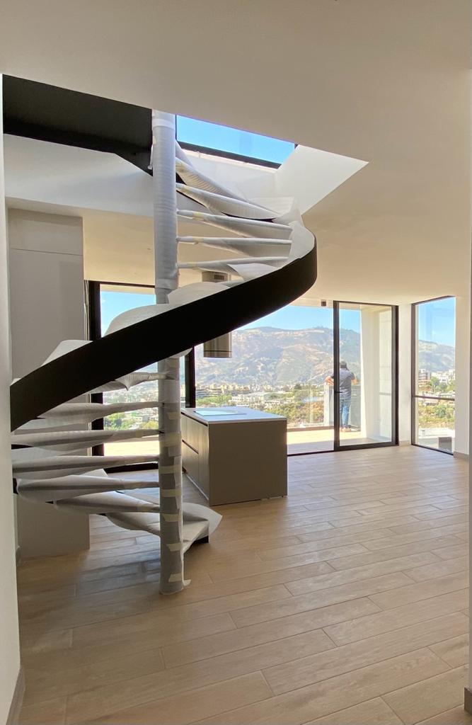 Hermoso Departamento con Terraza Privada - Cumbaya — imagen 10