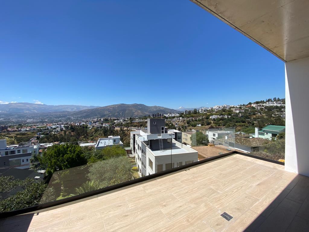 Hermoso Departamento con Terraza Privada - Cumbaya — imagen 9