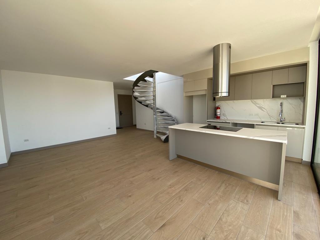 Hermoso Departamento con Terraza Privada - Cumbaya — imagen 7