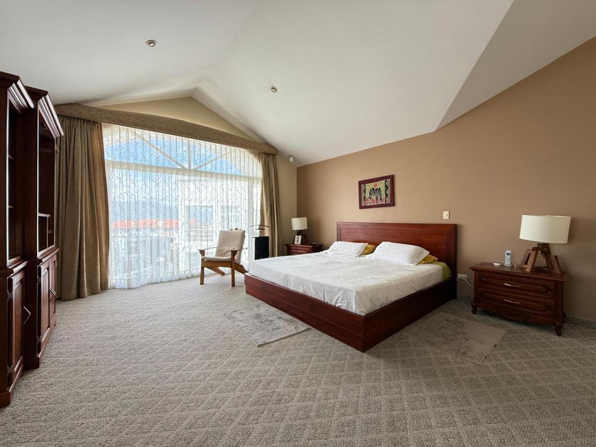 Casa con 740 m² de Terreno, 4 Dorm. en Venta en Vista Grande — imagen 9
