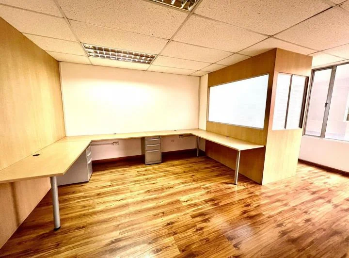 Mv - Sector La Carolina, en Venta y Renta Oficina 75 m² con Divisiones Edificio Corporativo — imagen 1
