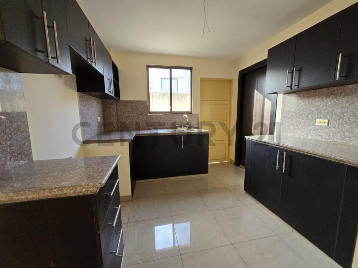 Venta Casa con Jacuzzi en Urb. Mallorca Village, La Aurora, Guayas — imagen 7
