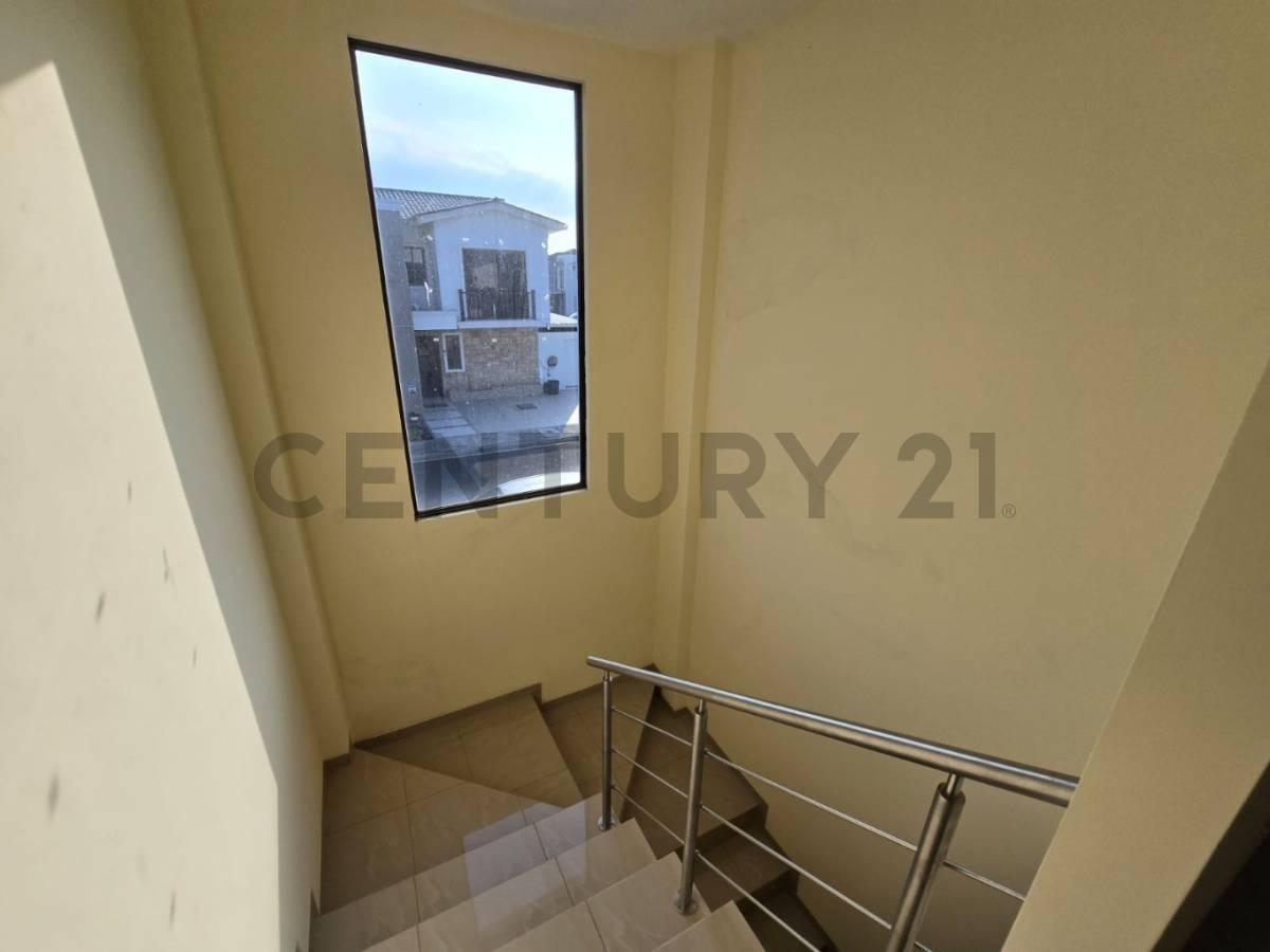 Venta Casa con Jacuzzi en Urb. Mallorca Village, La Aurora, Guayas — imagen 2