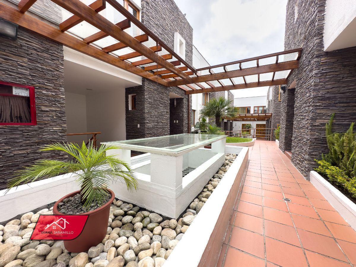Venta Casa de Lujo/4 Parqueaderos/2 Bodegas Sector S. Fco de Tanda — imagen 10