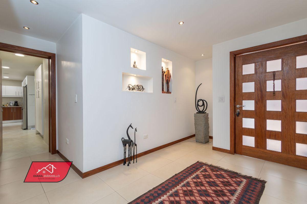 Venta Casa de Lujo/4 Parqueaderos/2 Bodegas Sector S. Fco de Tanda — imagen 9