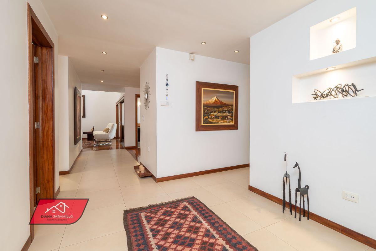 Venta Casa de Lujo/4 Parqueaderos/2 Bodegas Sector S. Fco de Tanda — imagen 8