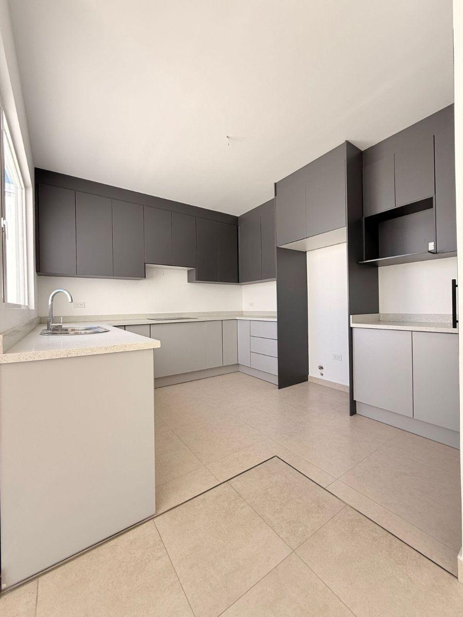 Departamento Moderno con Patio de Venta en San Juan Alto Cumbaya — imagen 10