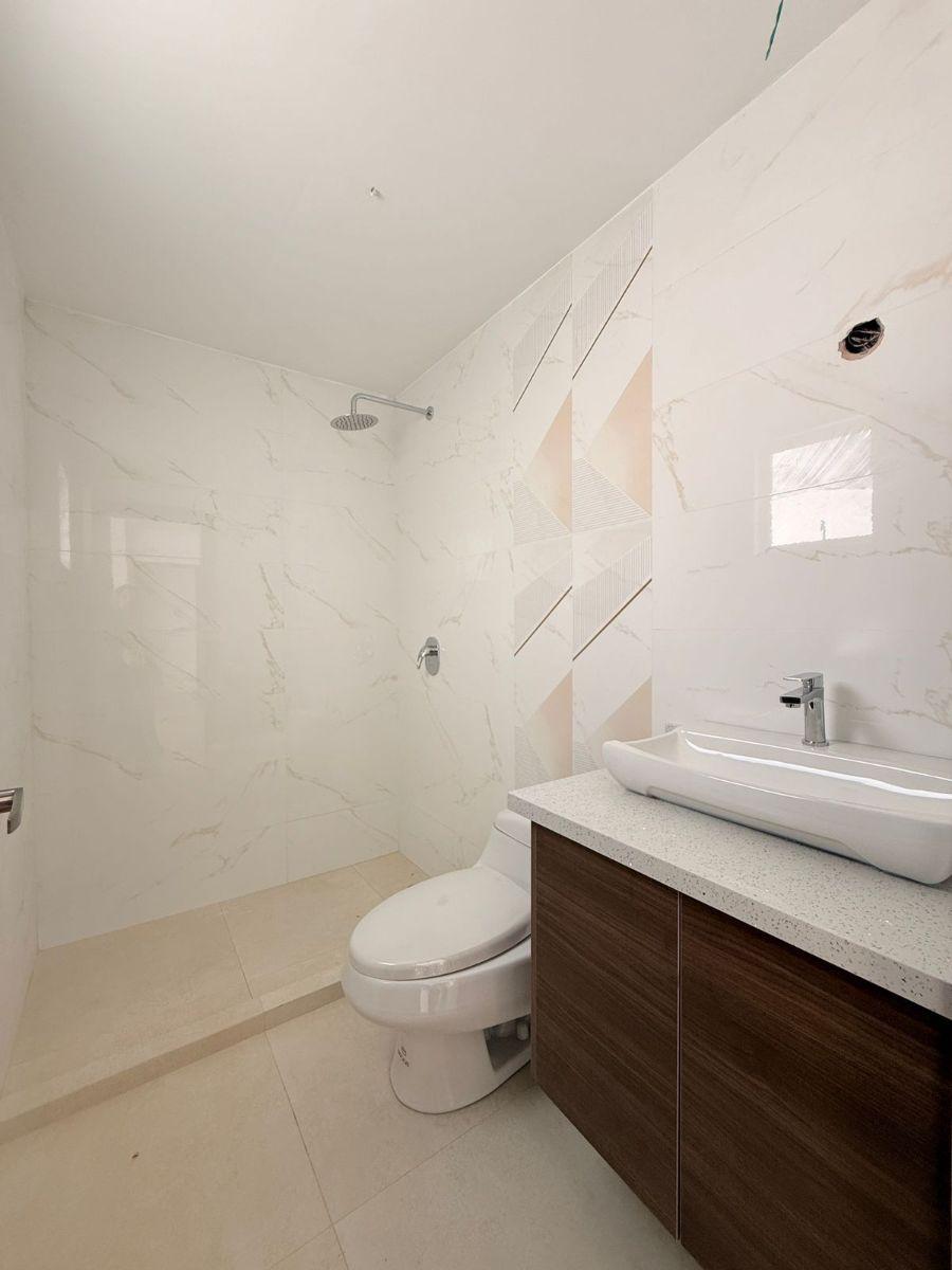 Departamento Moderno con Patio de Venta en San Juan Alto Cumbaya — imagen 2