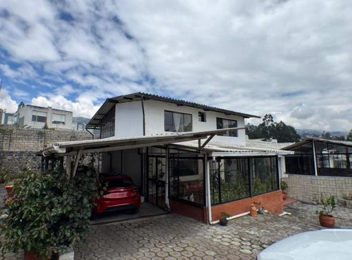 Venta Terreno con Casa Independiente en Conocoto — imagen 1