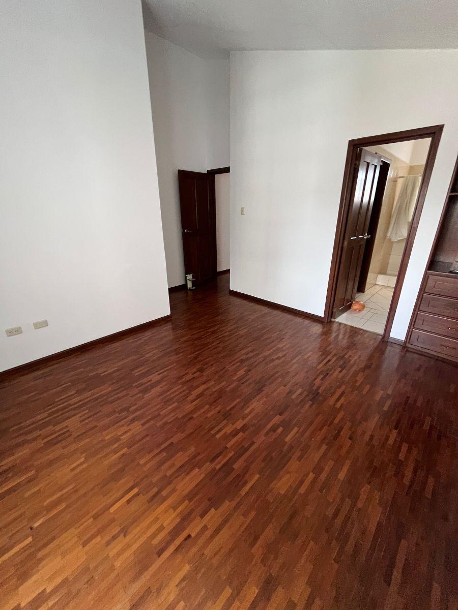 Duplex de 192 m Sector La Carolina Cerca a Mall El Jardin y Estación del Metro — imagen 3