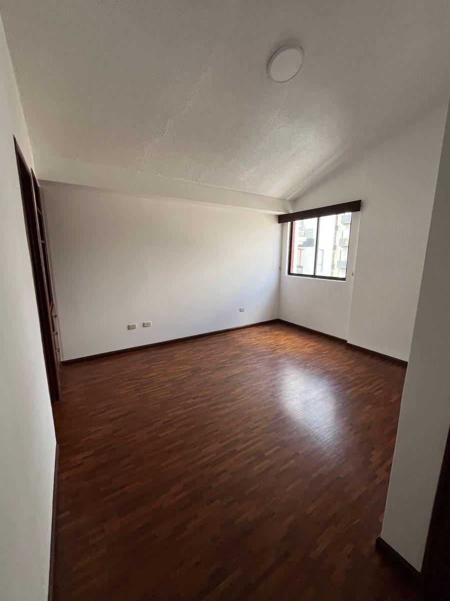 Duplex de 192 m Sector La Carolina Cerca a Mall El Jardin y Estación del Metro — imagen 2